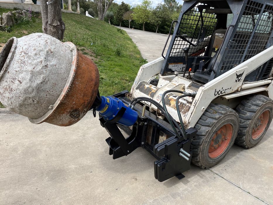 Bobcat 753 com acessorios