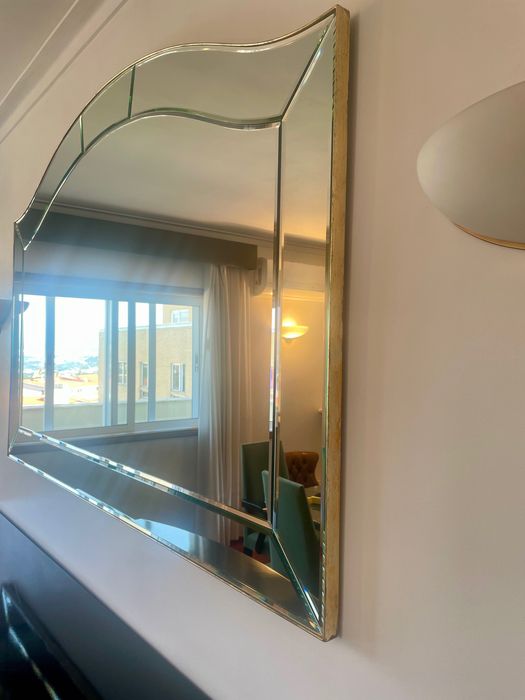 Aparador lacado preto estilo art deco + espelho lapidado bisotado