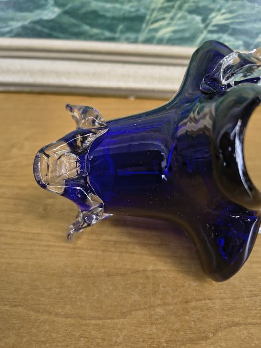 Szklany koszyczek dekoracyjny – ręcznie formowane szkło, kobaltowy