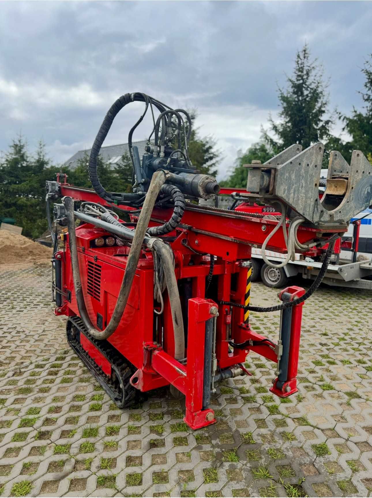 Wiertnica do studni samojezdna mobilna płuczkowa hydrauliczna