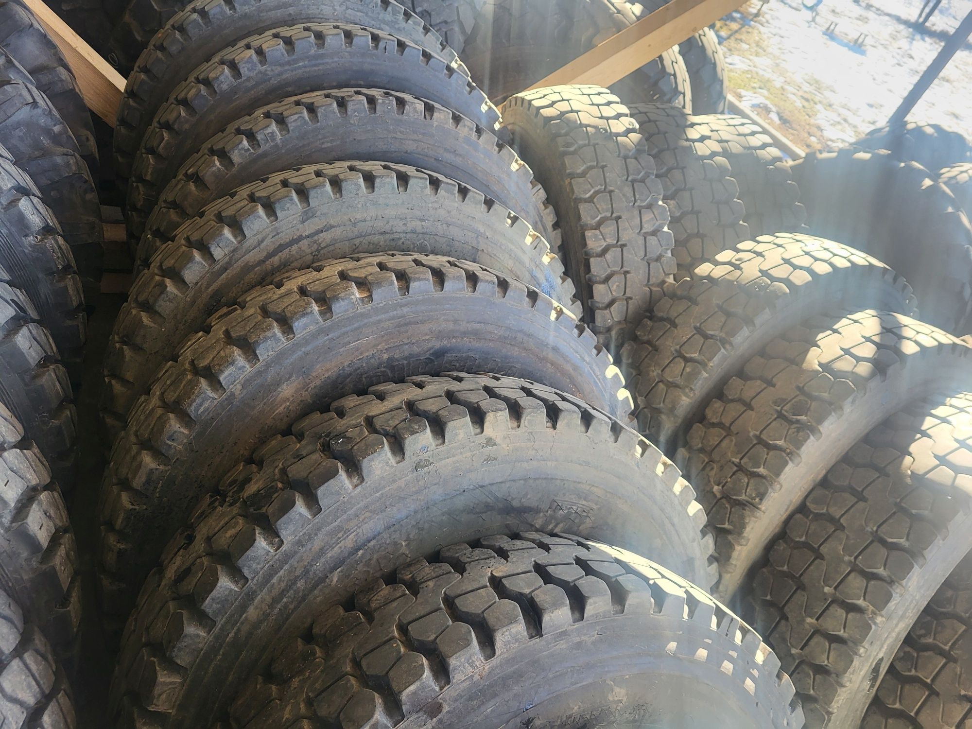 Колеса шини 12 00 20 pirelli зіл 131