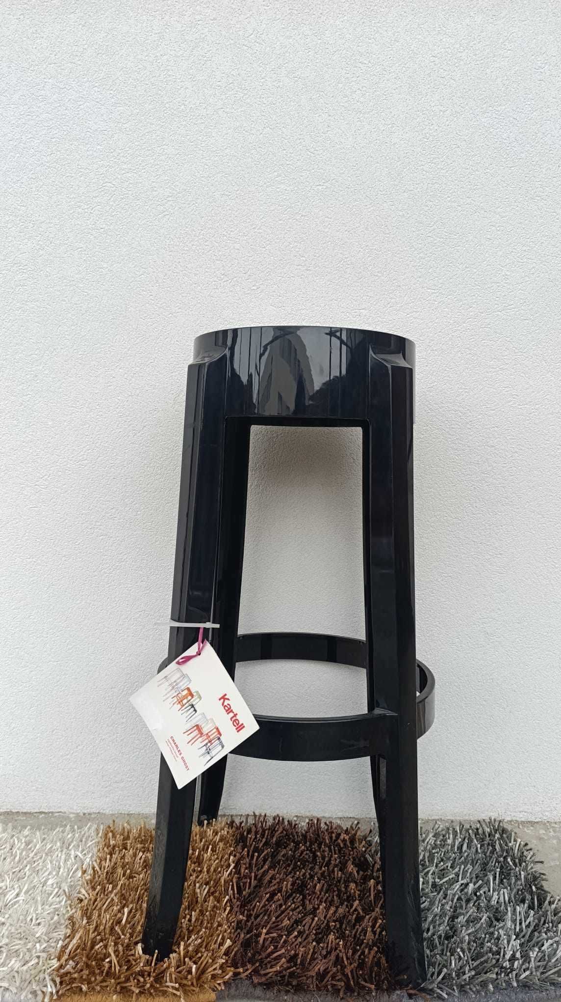 Bancos Pretos Kartell Charles Ghost e Philippe Starck