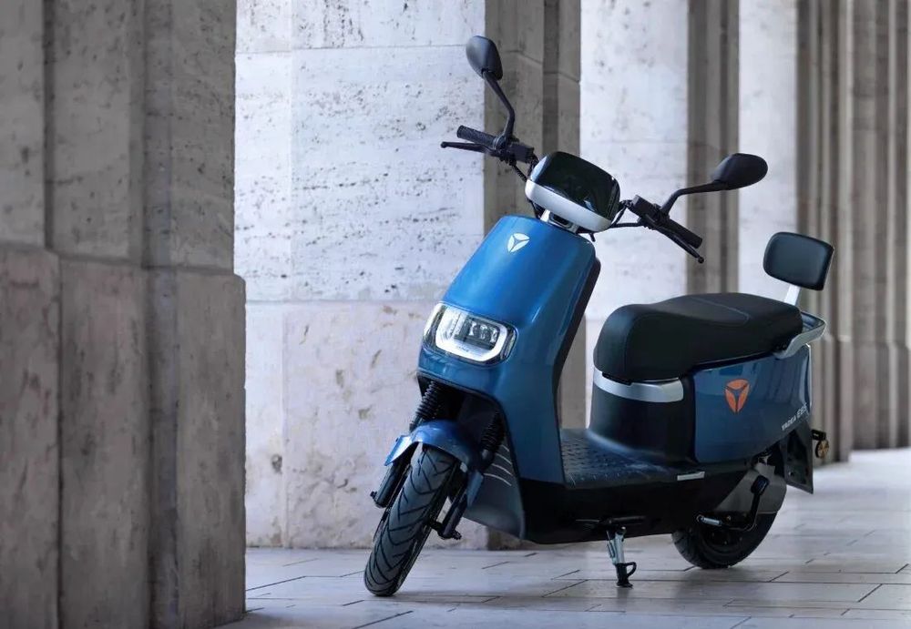 Yadea C-line Yadea E8S 3000W 72V 38Ah Koła 12" Waga 72/137 KG Kat. AM/ 50CM3