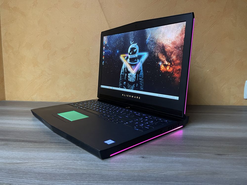 Большой 17.3 Игровой Ноутбук Alienware(Core i7/GTX1070/512/16D4/120hz)