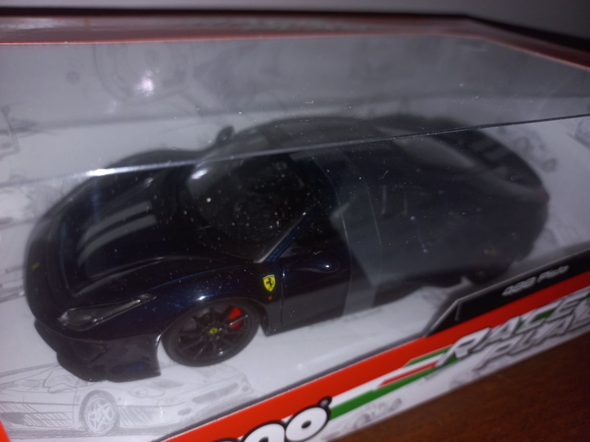 Bburago Ferrari 488 Pista,  skala 1:24,race+play