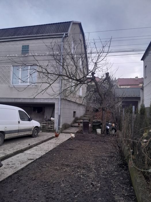 Продаж будинку, Пустомити