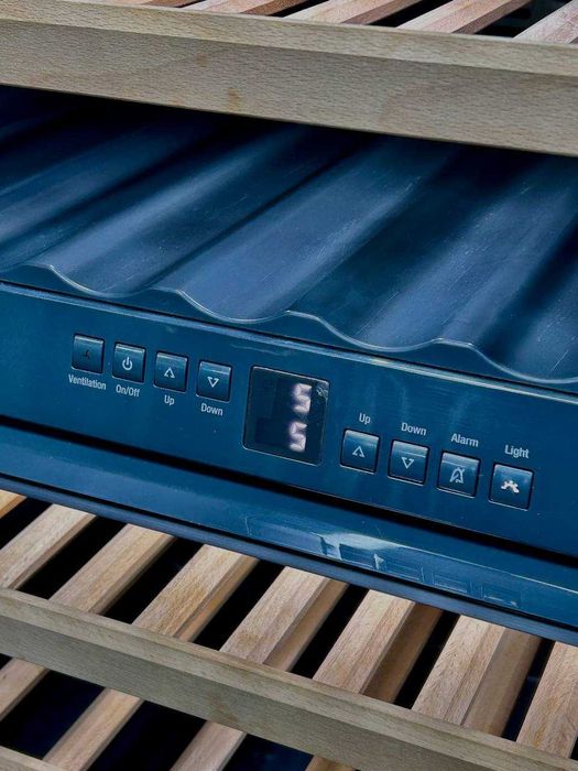 Шафа для вина Liebherr UWTes 1672