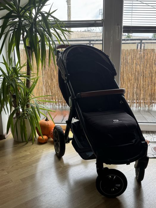 Wózek spacerówka Petite&Mars