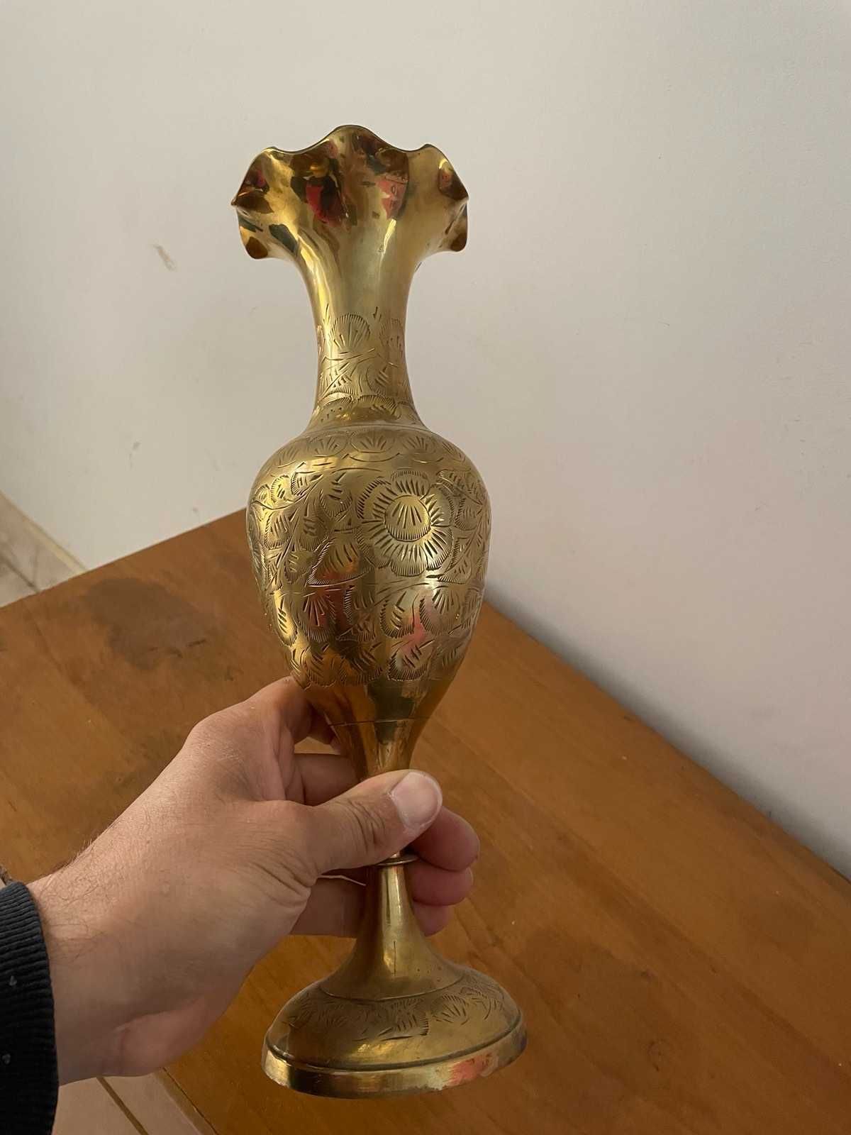 Продам гарний кубок металевий різьблений бу