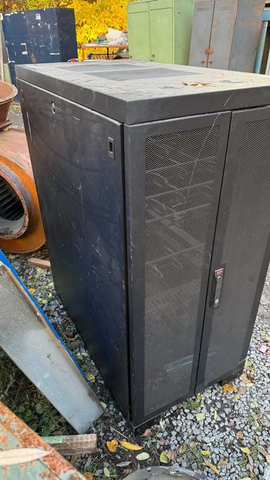 Серверний шкаф APC