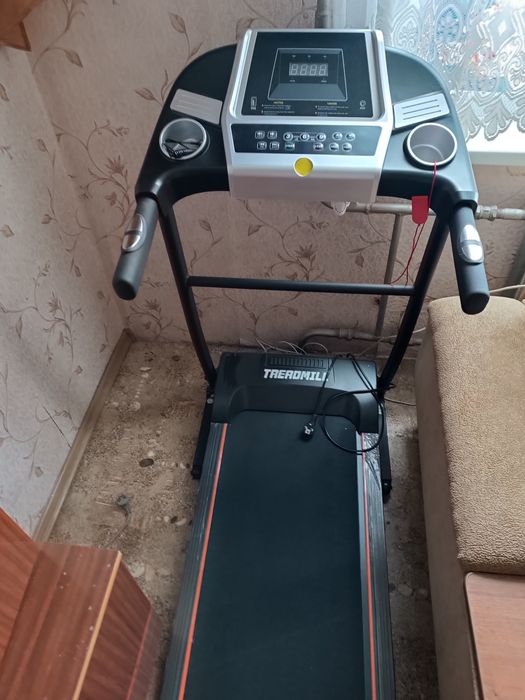 Бігова доріжка нова Hrs t320 Германія