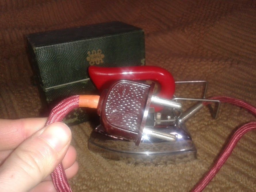 Ferro de Engomar Antigo de Viagem Marca Elektra