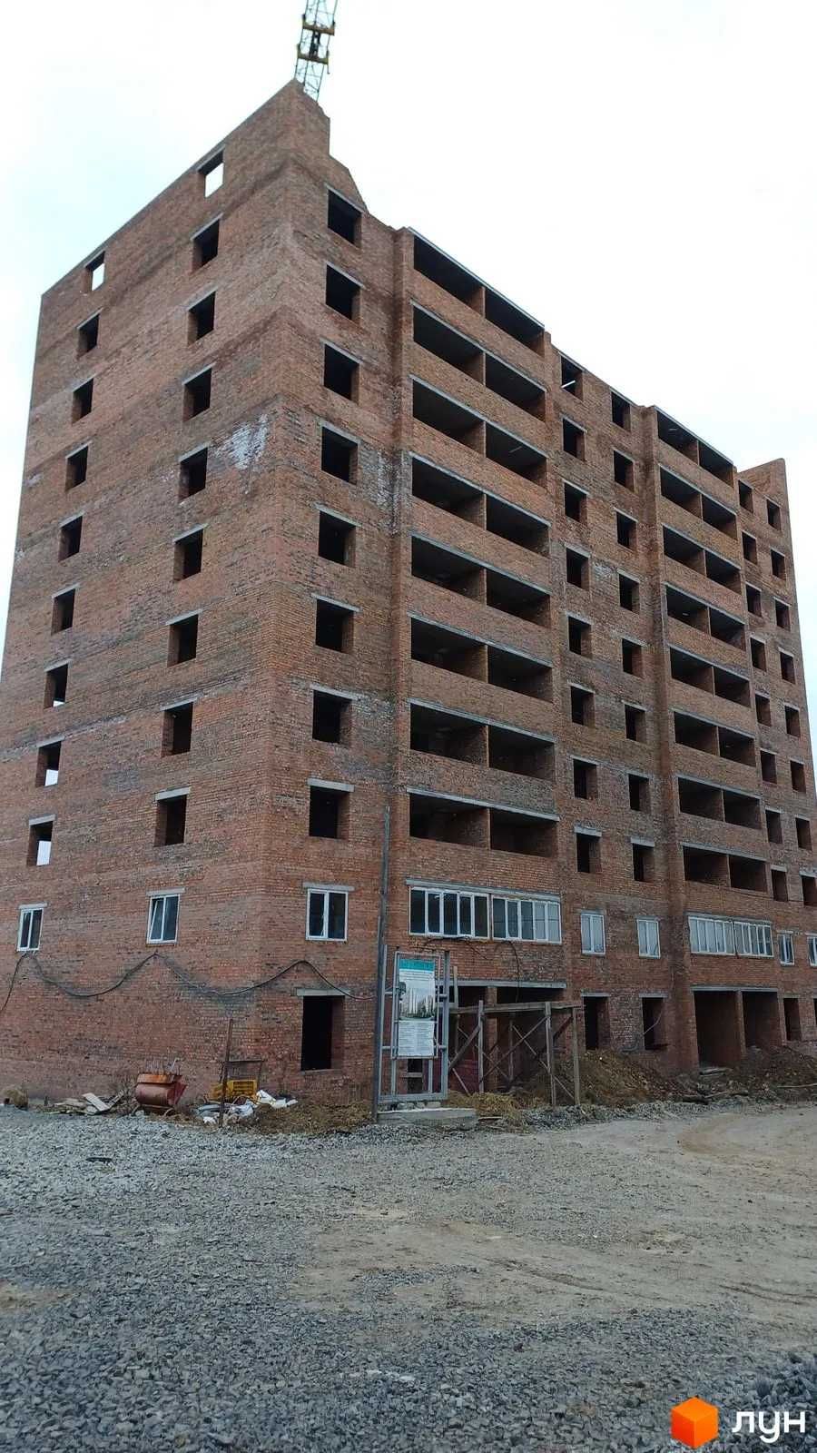 Велика однокімнатна квартира з можливістю перепланування.Виставка.