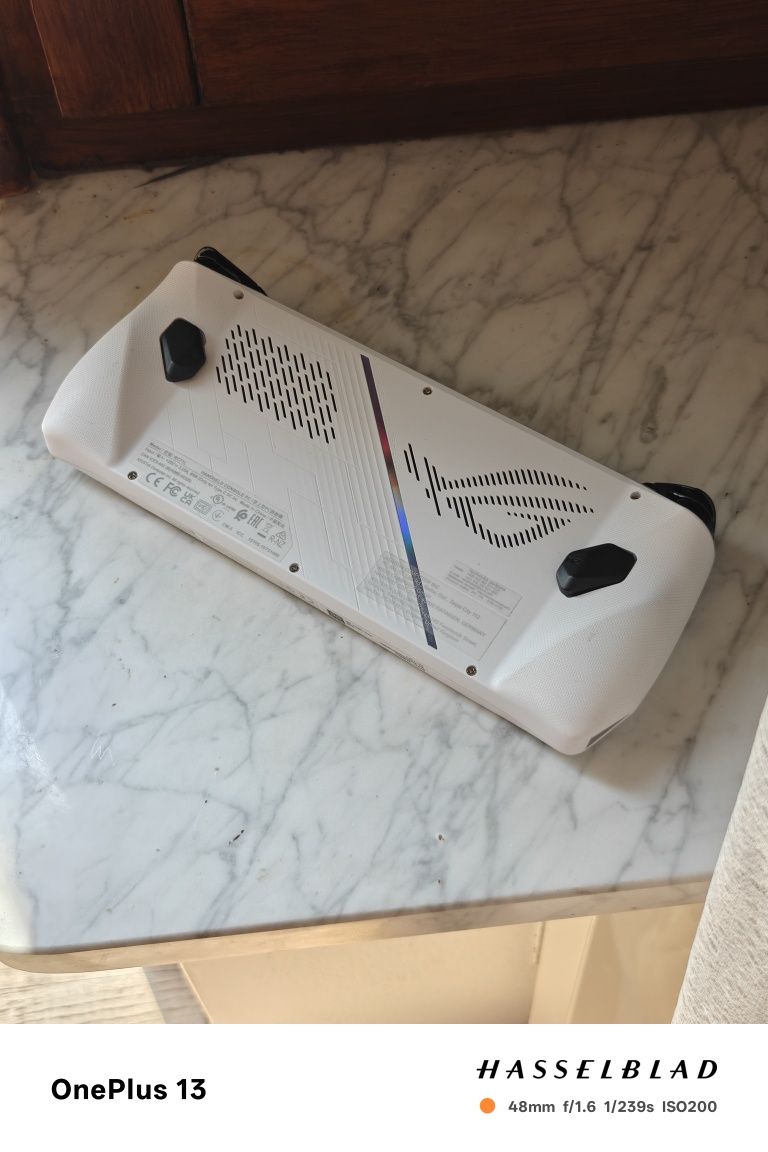 Asus rog ally Z1 extream