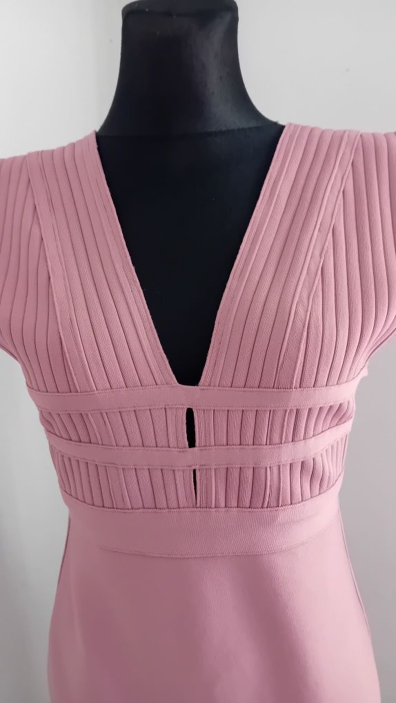 Elegancka nowa sukienka z firmy boohoo ściągająca tzw. bandażowa