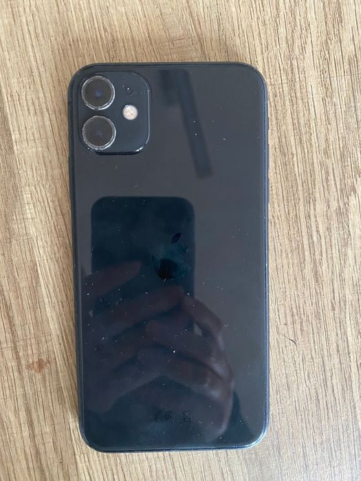 iPhone 11 preto.
