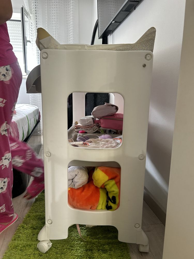 Banharei de bebe e muda fraldas com arrumacao