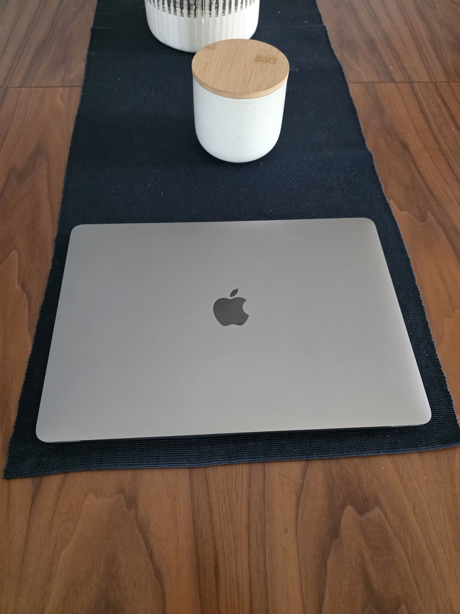 MacBook Pro 2016, 256GB c/NOVO. Troca/retoma. Com carregador