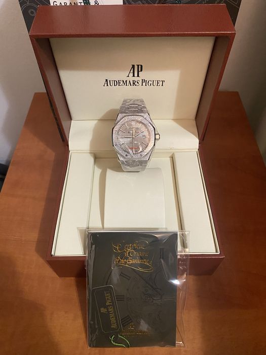 Audemars Piguet Royal Oak Frosted Silver Dial *NOVO*
