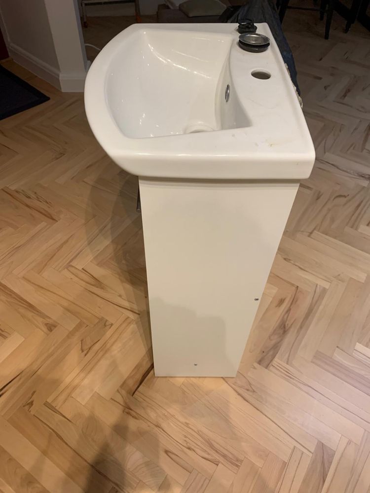 Szafka z umywalka
