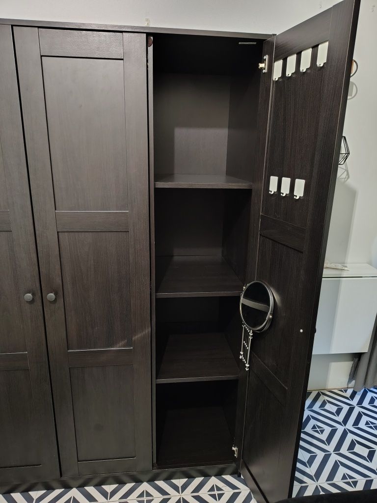 Szafa Rakkestad Ikea 3-drzwiowa czarna-brąz wenge
