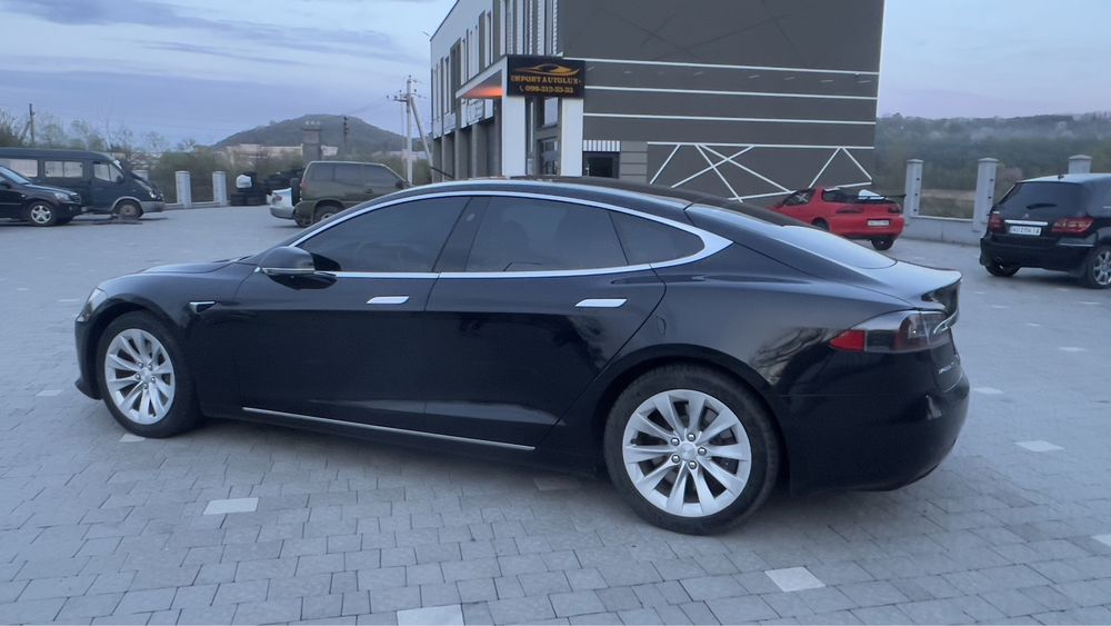 Tesla S 2018 Європа 75D 4*4