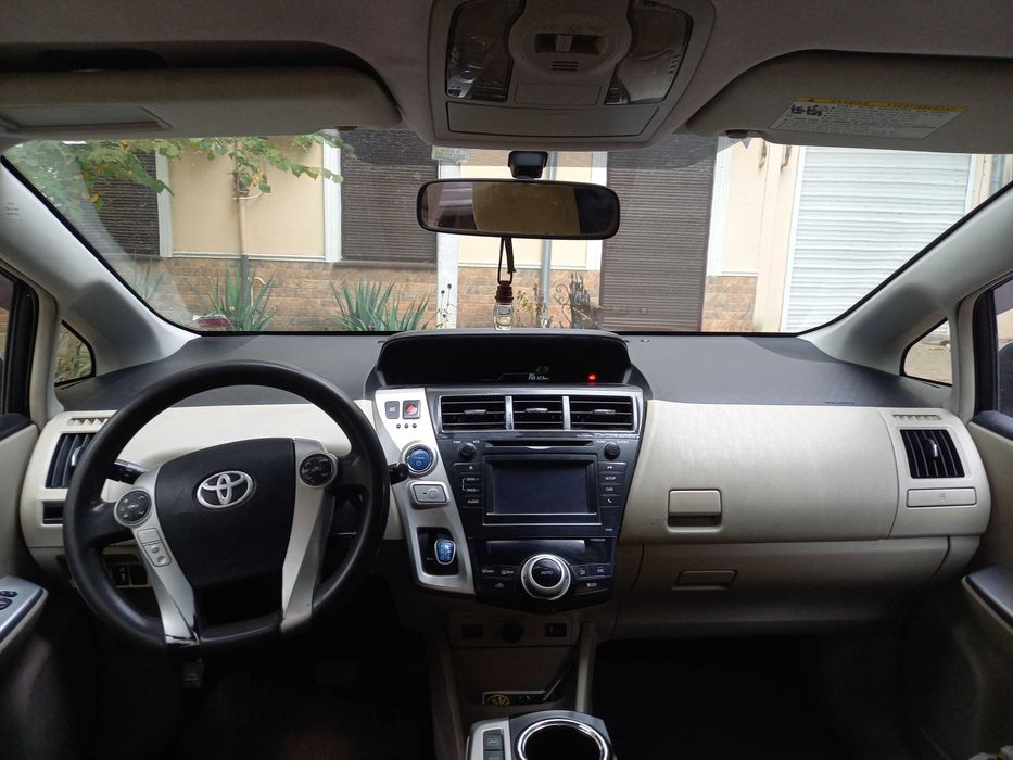 Toyota Prius V универсал 2014