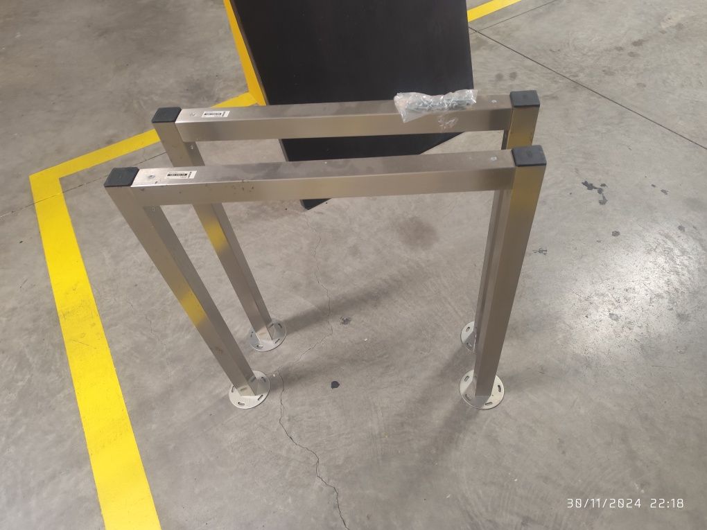 Secretaria IKEA com pés aço