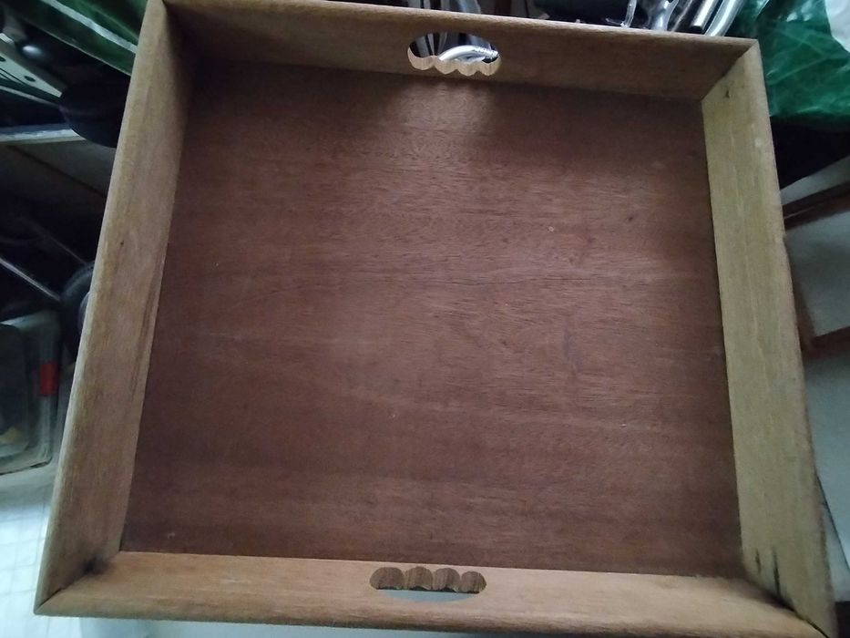 vários tabuleiros em madeira e acrílico