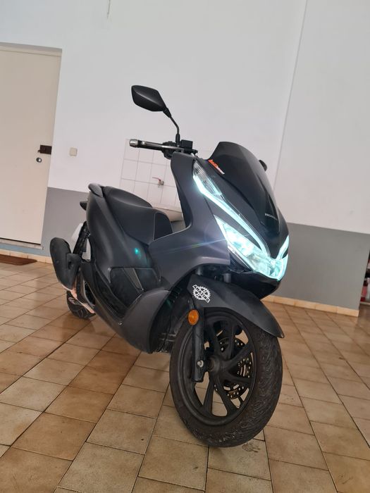 Vendo honda pcx 125 ano 2020 com 33mil  1800 negociável