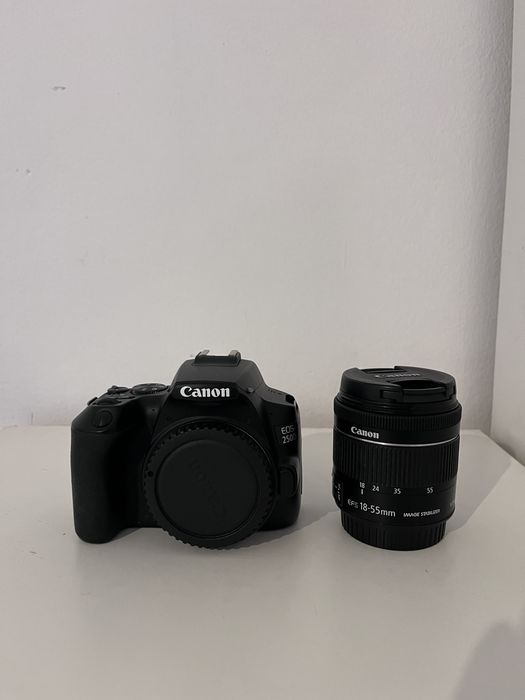Canon EOS 250D + Objetiva + Mala + - usado em muito bom estado