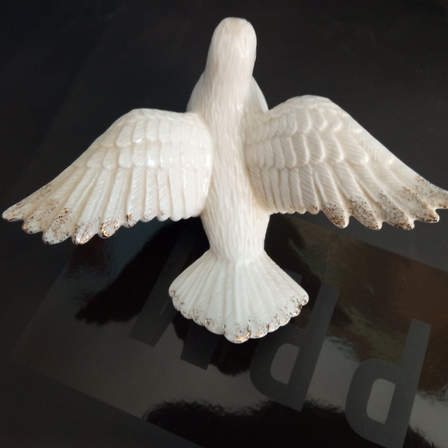 Gołabek b. wyjątkowa ręcznie wykonana figurka z porcelany.