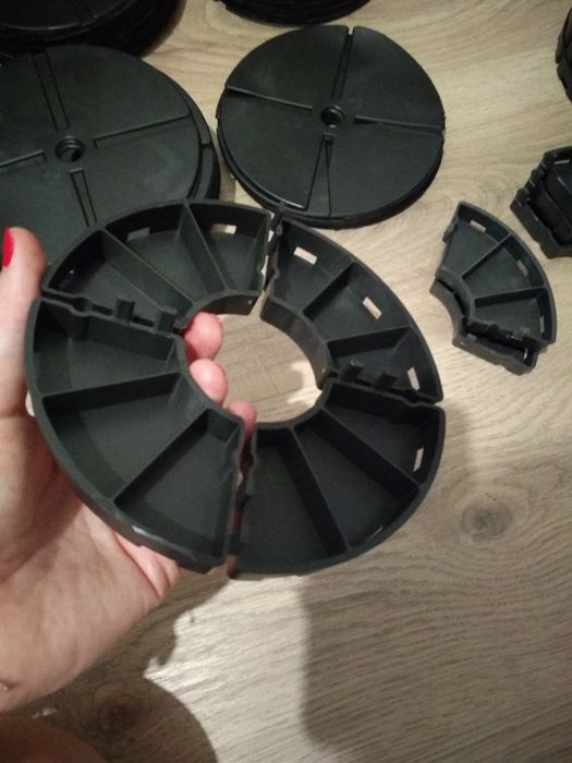 Podkładki plastikowe i gumowe pod płytki na balkon