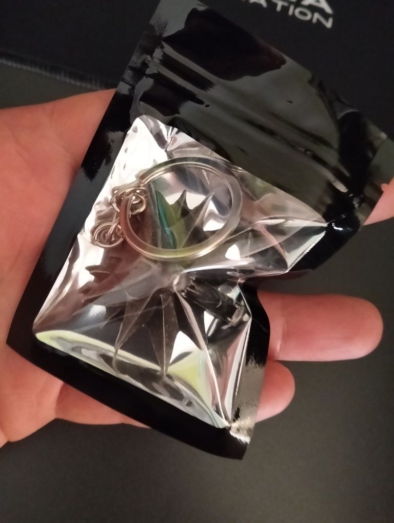 Brelok metalowy inspirowany seria Wiedzmin nowy