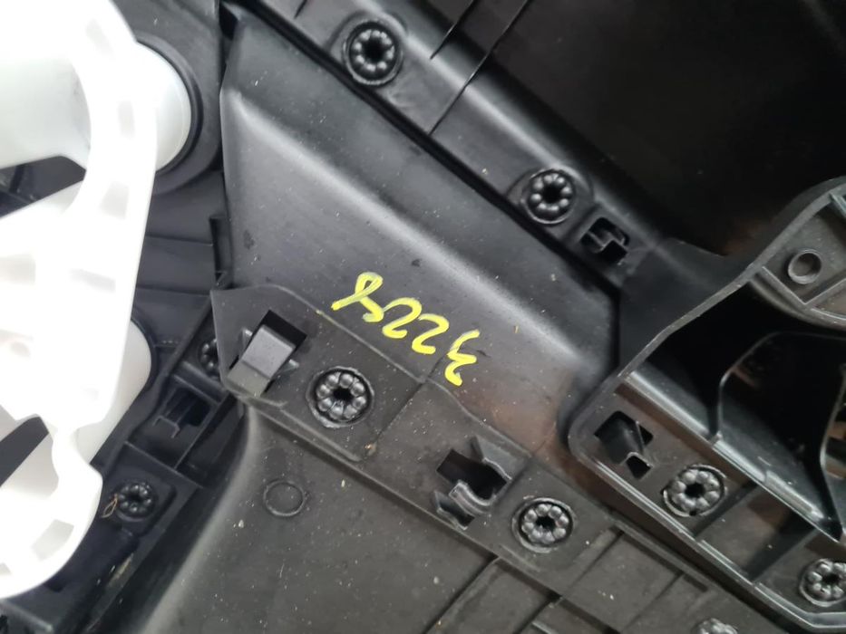 Forra porta / quartela frente direita RENAULT Kangoo III