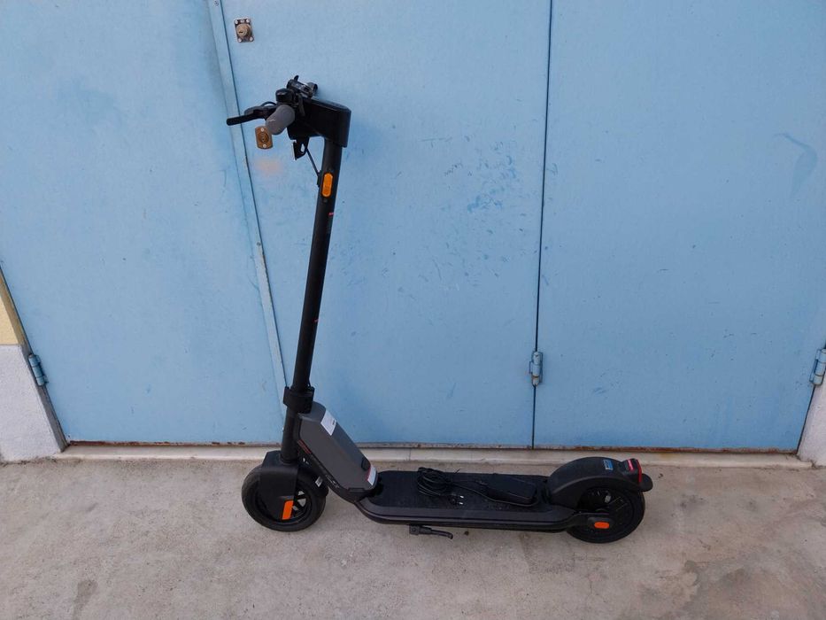 Trotinete elétrica pouco uso com carregador original