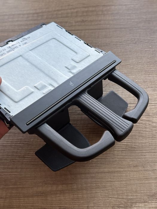 Оригинальный подстаканник VW Golf4 8p0885995B