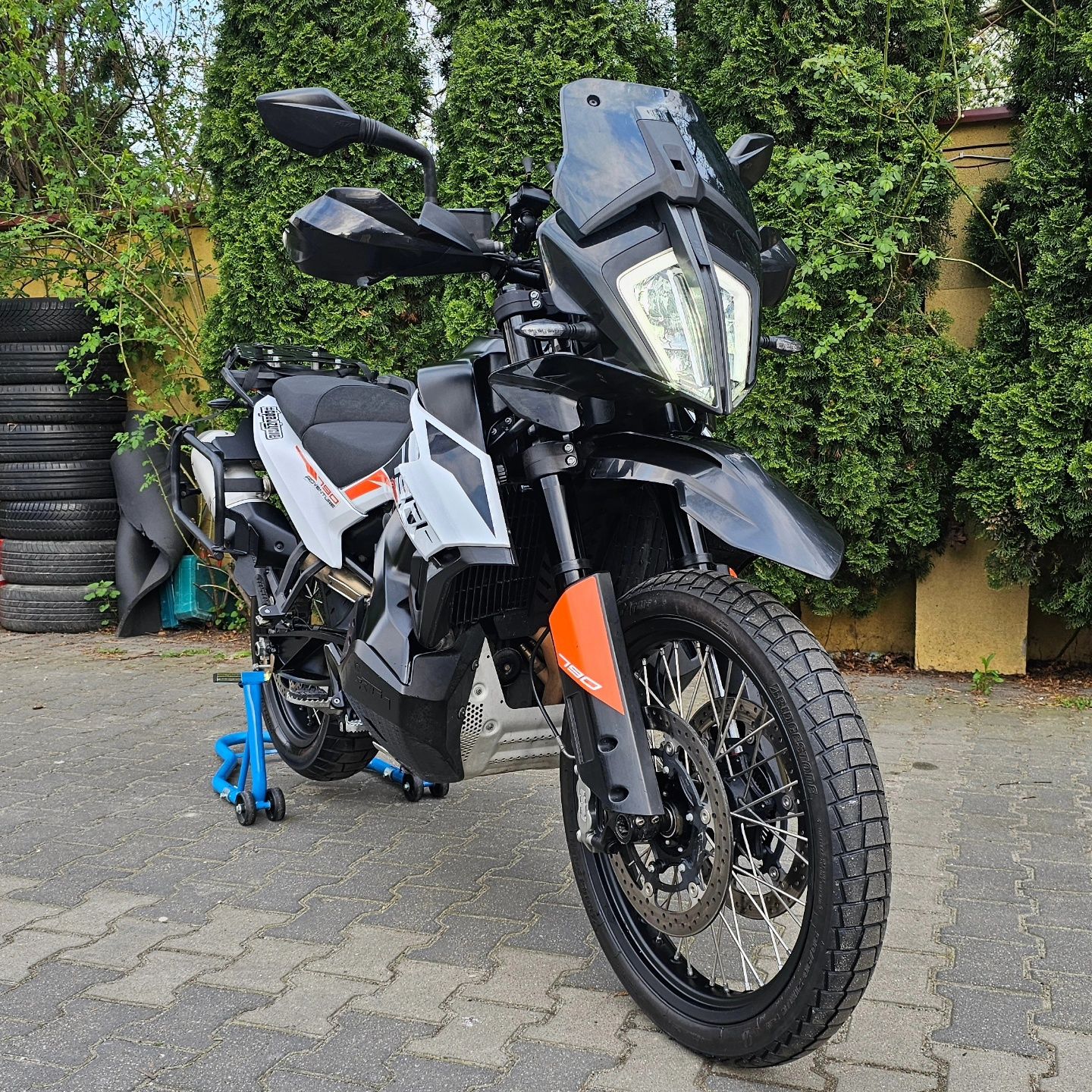 Wynajem KTM 790 Adventure sakwy szyby