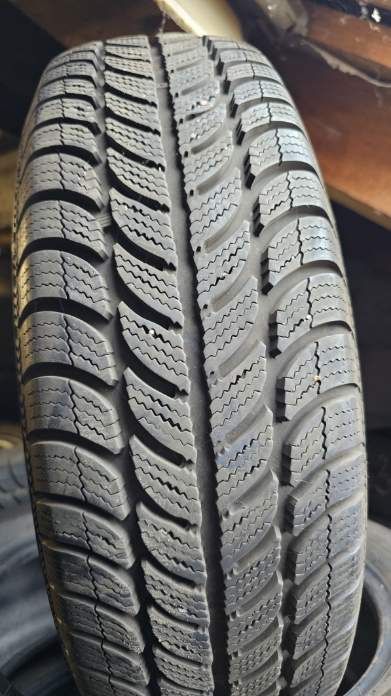 Opony zimowe Dębica Frgo 2 185/65R15 88T - używane, stan bdb