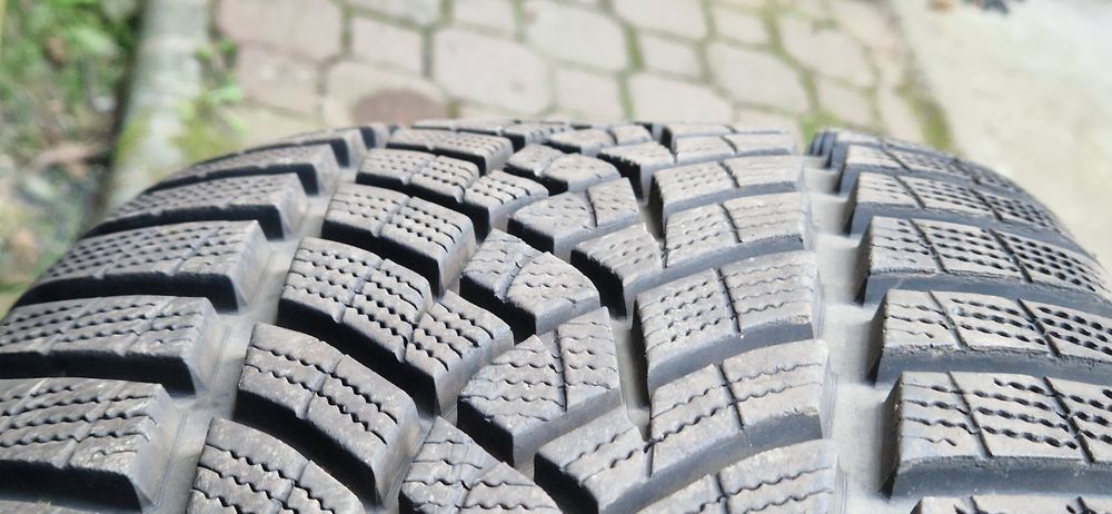 275/45 R20 110V Goodyear ultragrip performance plus 2x7,5 i 2x8,5mm