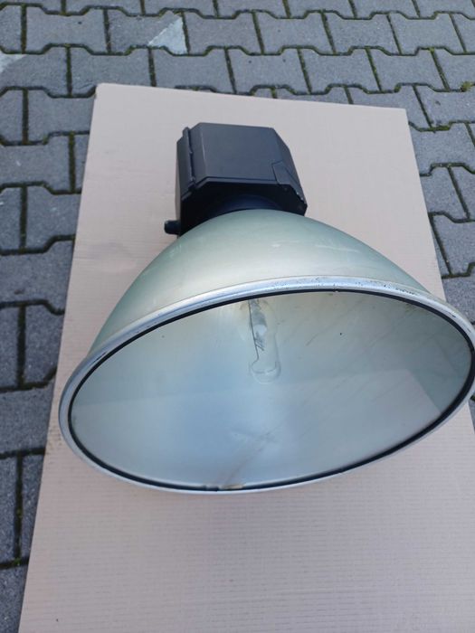 Sufitowe lampy przemysłowe LUG