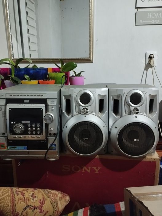 Музыкальный центр LG