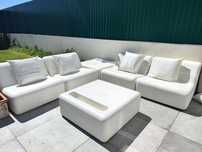 Conjunto de sofás e mesas de jardim modulares