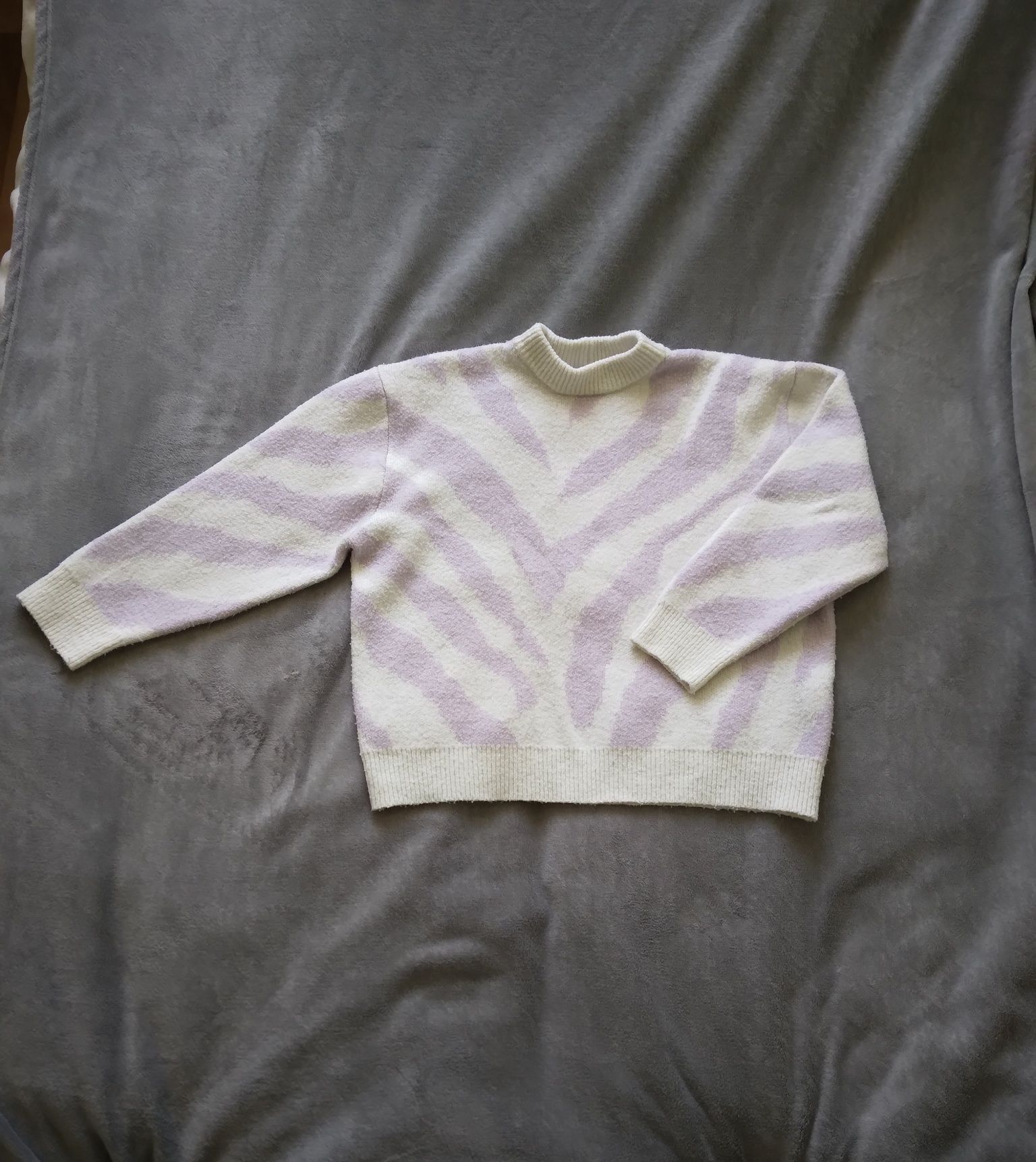 Damski krótki sweter print zebra z domieszką lanej wełny Bershka