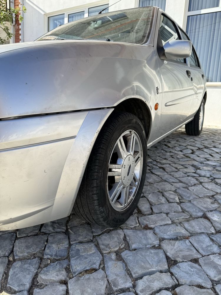 Ford fiesta inspencionado esse mês e revisonado