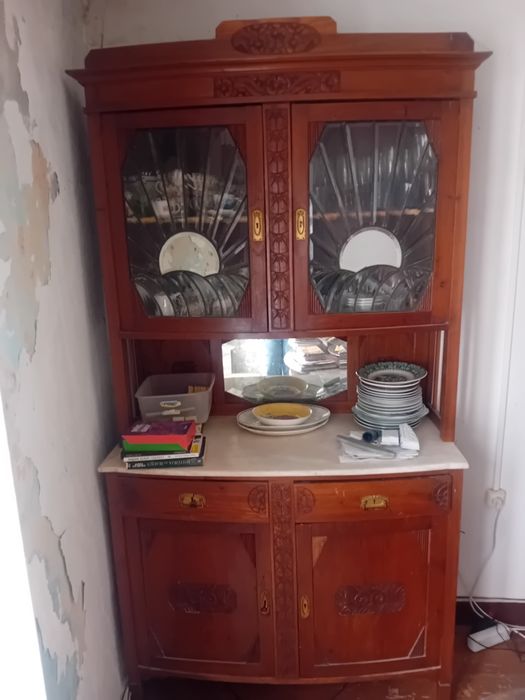 Cristaleira antigo em bom estado