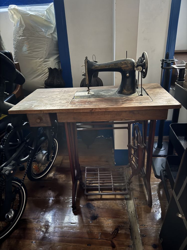 Mesa de costura máquina Singer