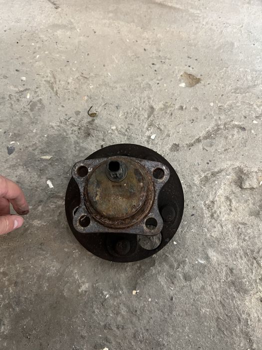 Задняя ступица с toyota corolla X E150