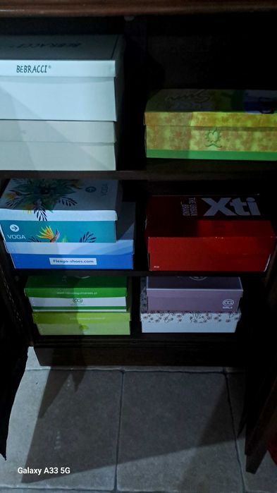 Sapateira Rustica em bom estado