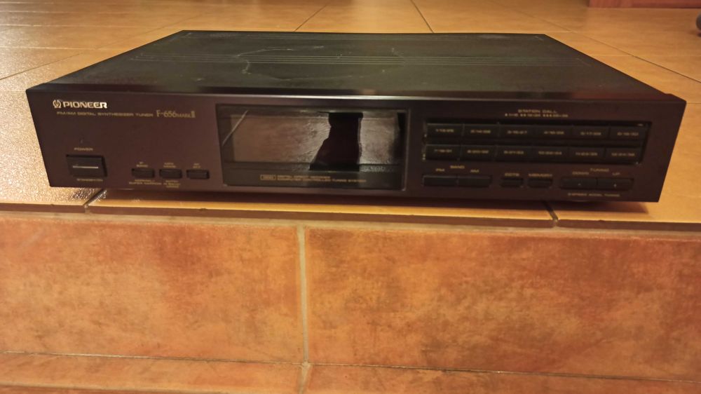 Tuner Stereo Pioneer F-656 markII w pełni sprawny i ładny stan panelu